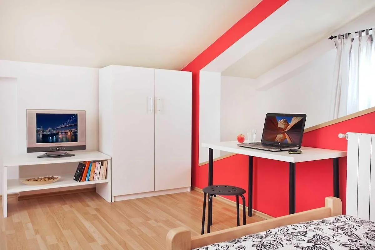 Villa Gloria, A Beautifully And Modernly Furnished Villa Nedescina Holiday home