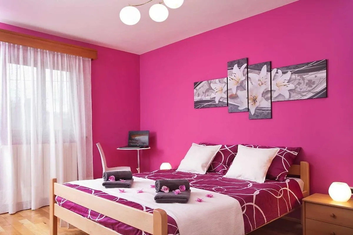 Villa Gloria, A Beautifully And Modernly Furnished Villa Nedescina