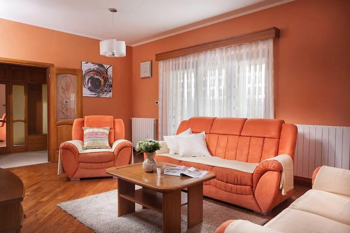 Villa Gloria, A Beautifully And Modernly Furnished Villa Nedescina 0*,