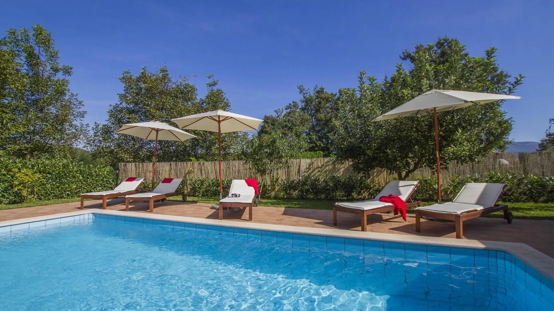 Villa Gloria, A Beautifully And Modernly Furnished Villa Nedescina