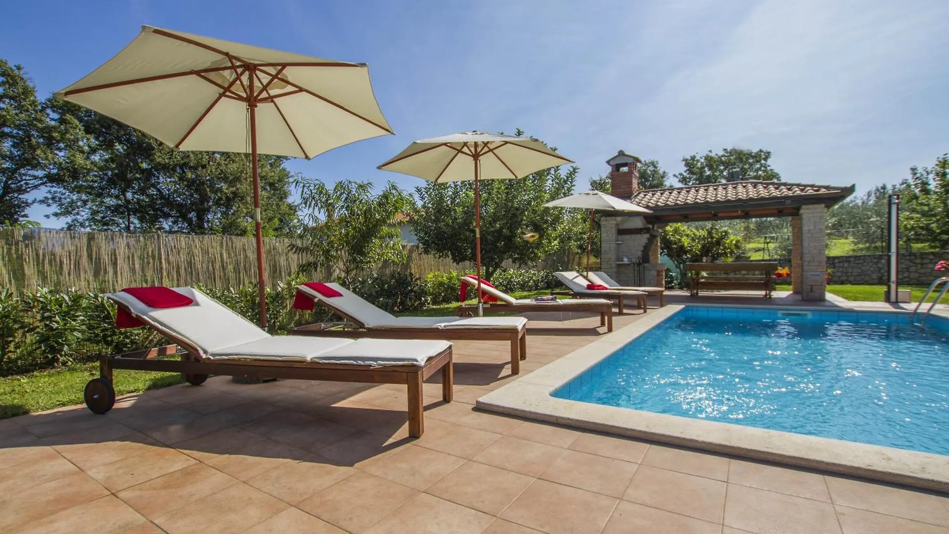 Holiday home Villa Gloria, A Beautifully And Modernly Furnished Villa Nedescina