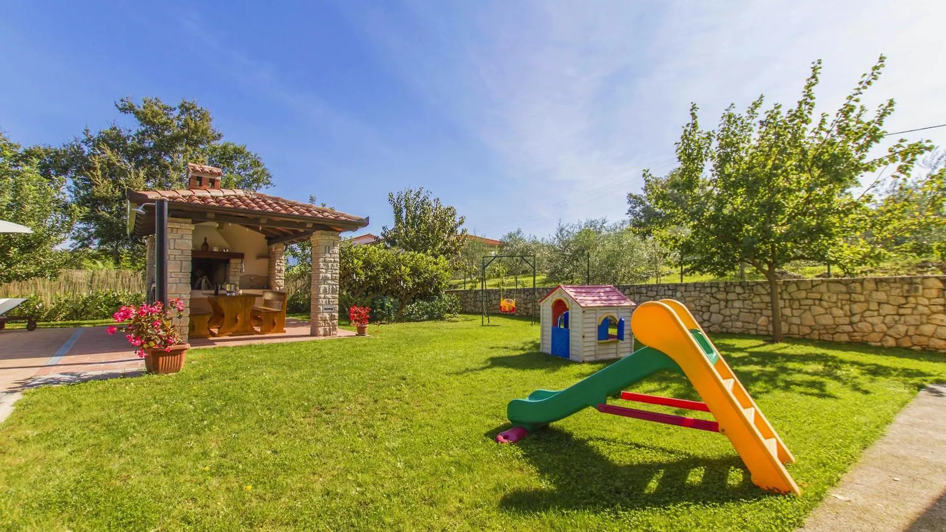 Holiday home Villa Gloria, A Beautifully And Modernly Furnished Villa Nedescina