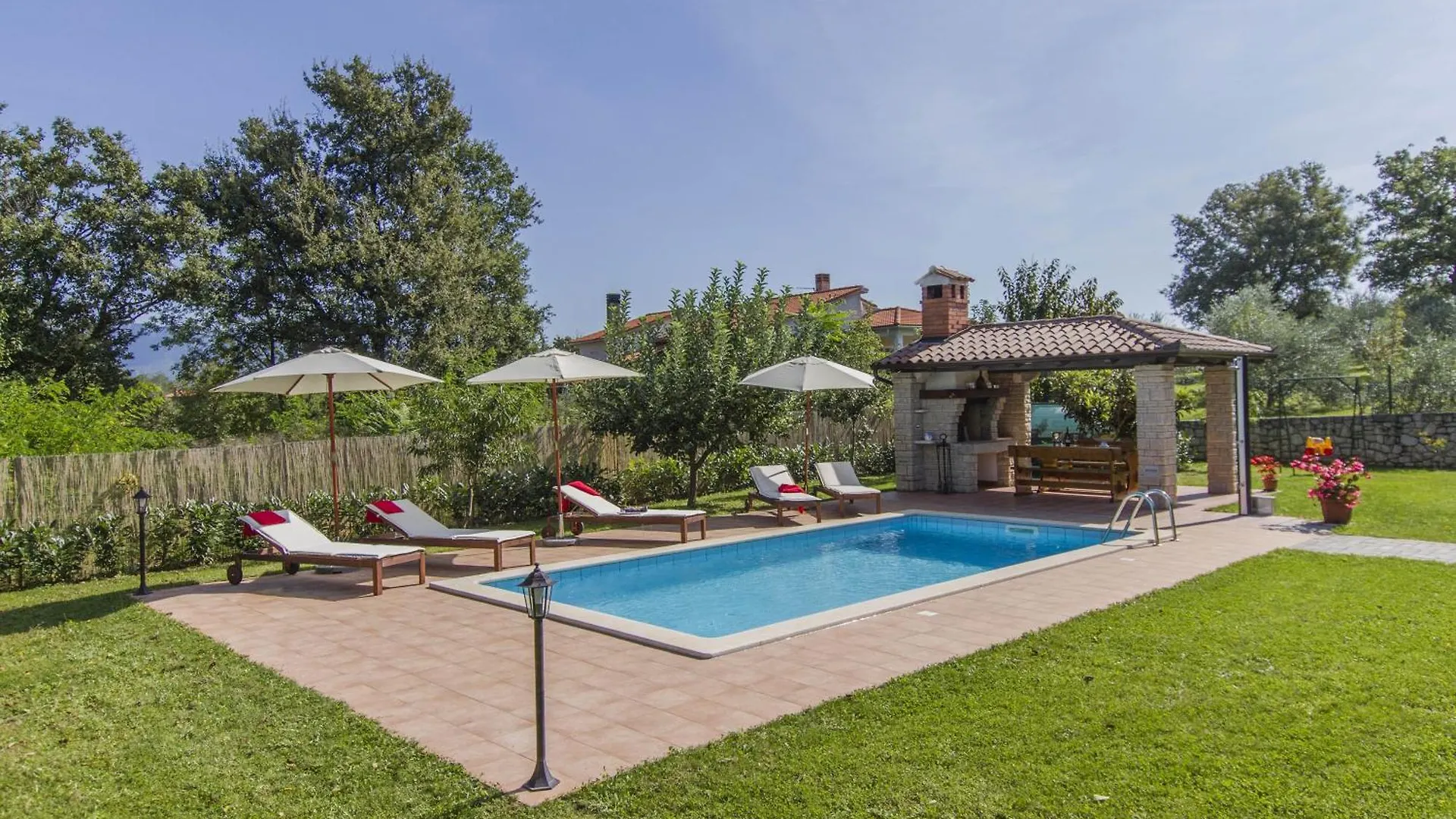 Villa Gloria, A Beautifully And Modernly Furnished Villa Nedescina 0*,