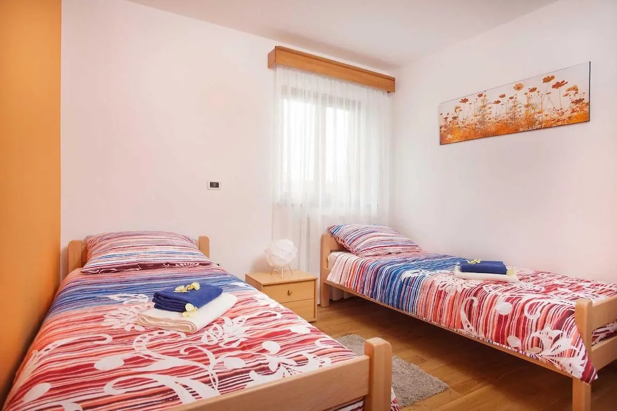 Villa Gloria, A Beautifully And Modernly Furnished Villa Nedescina
