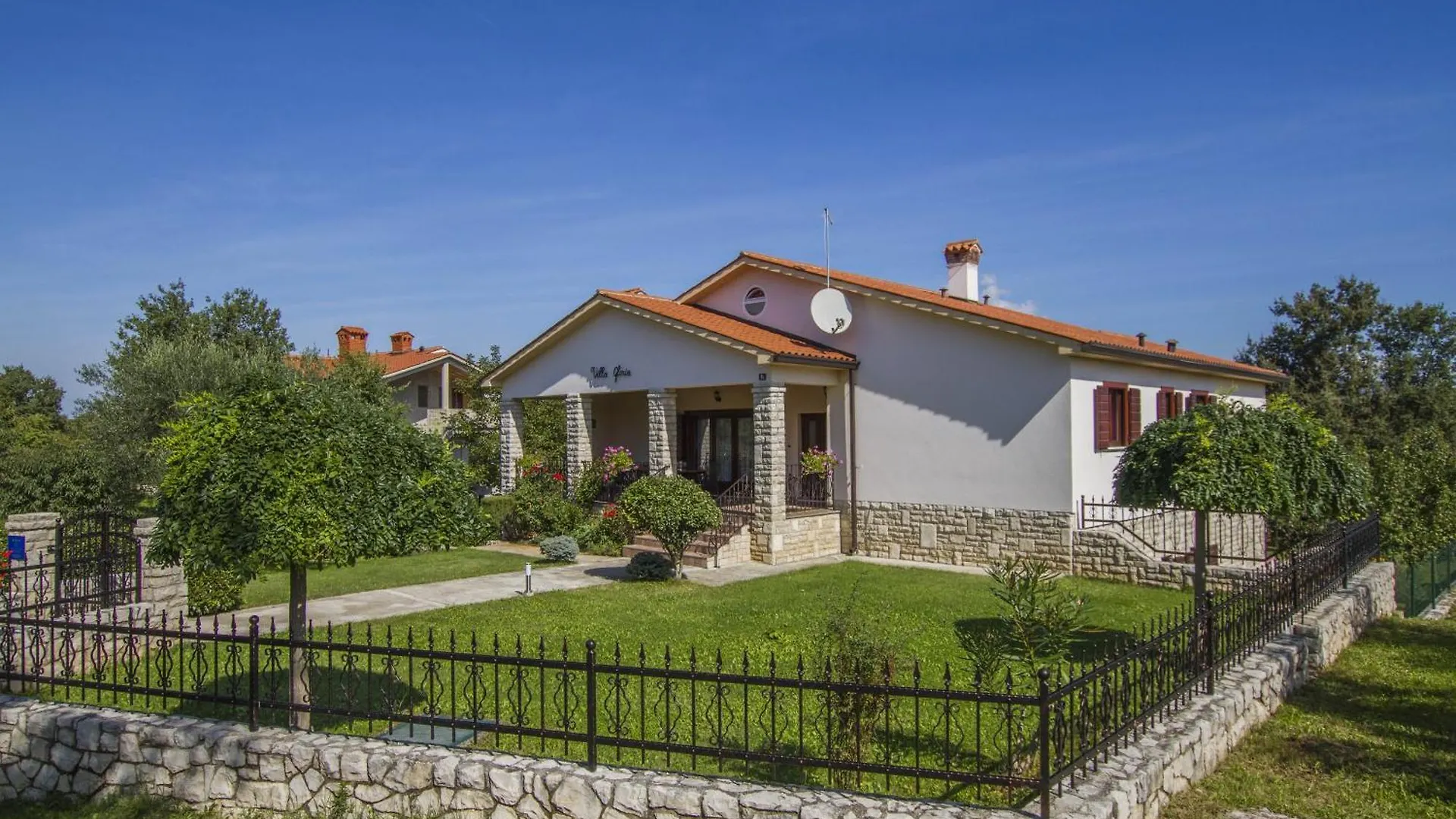 Villa Gloria, A Beautifully And Modernly Furnished Villa Nedescina