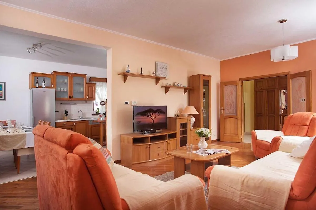 Holiday home Villa Gloria, A Beautifully And Modernly Furnished Villa Nedescina