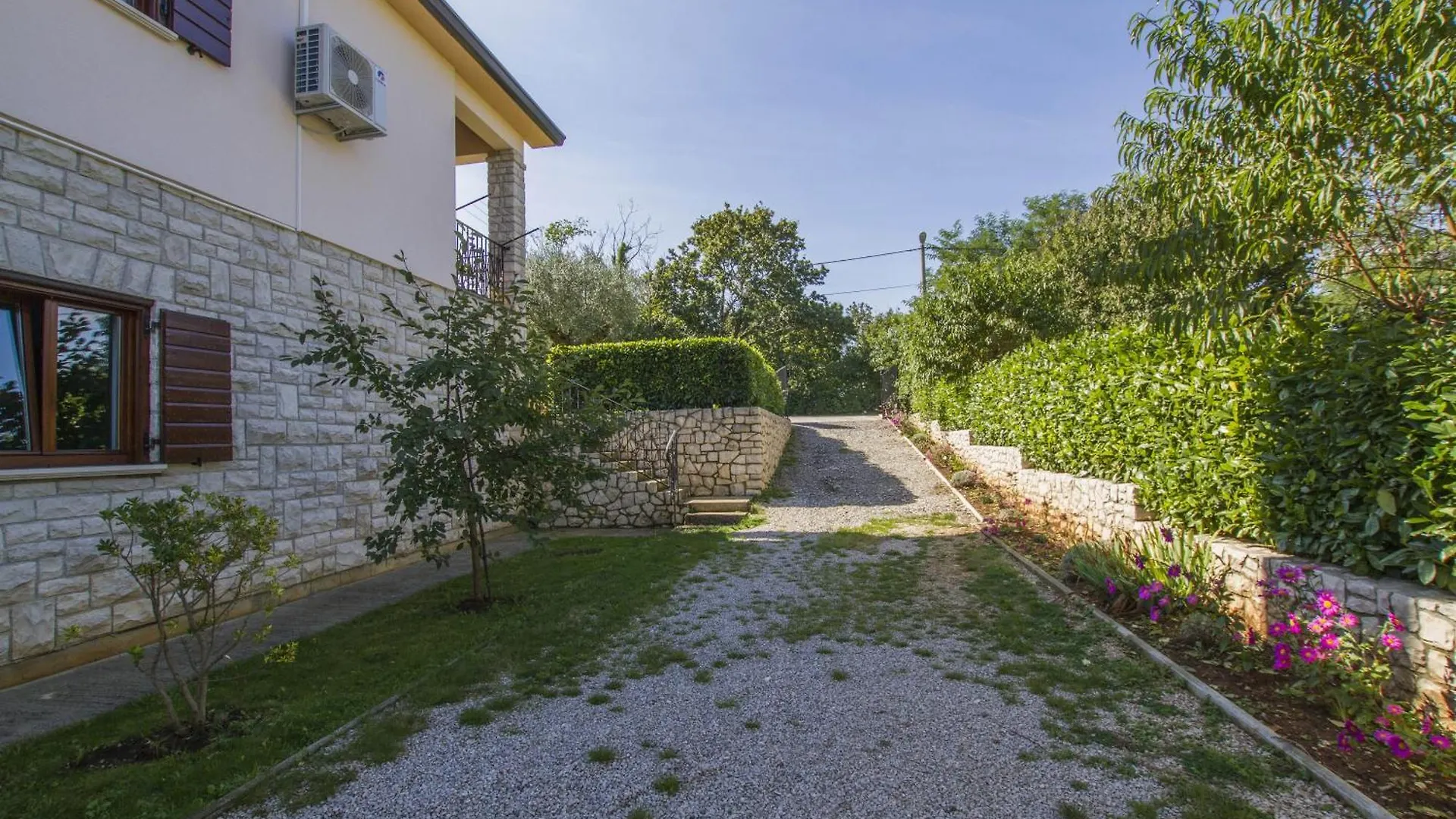 Holiday home Villa Gloria, A Beautifully And Modernly Furnished Villa Nedescina