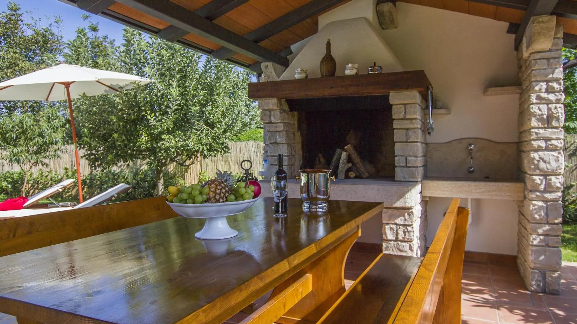 Villa Gloria, A Beautifully And Modernly Furnished Villa Nedescina Holiday home