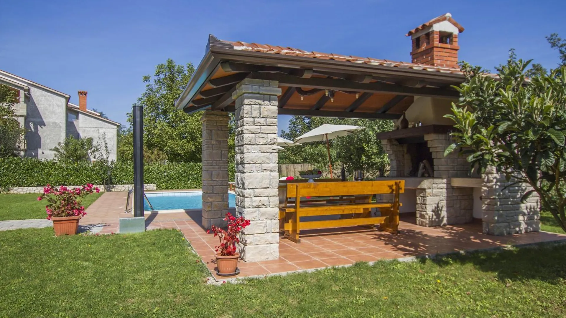 Villa Gloria, A Beautifully And Modernly Furnished Villa Nedescina