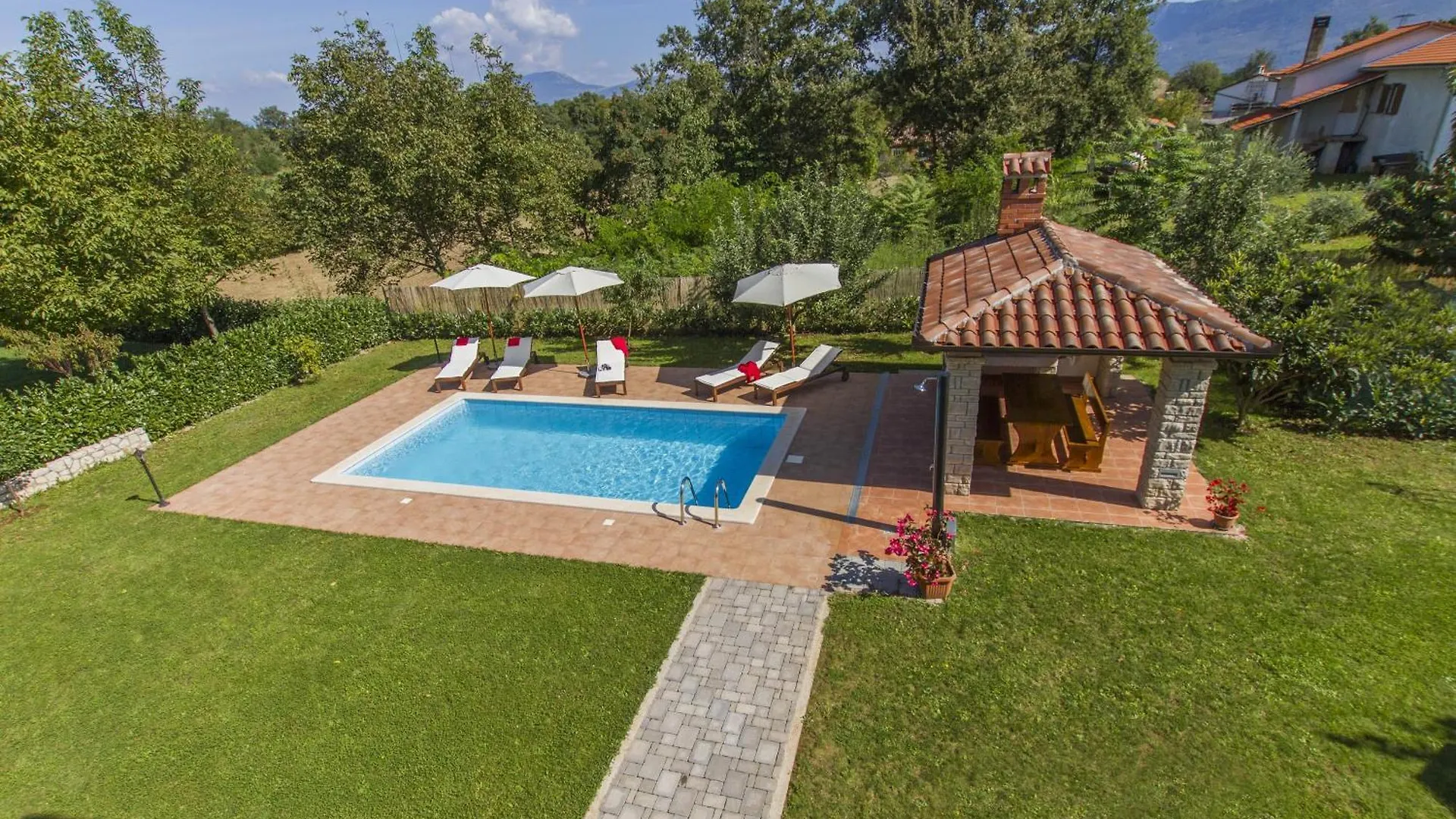 Villa Gloria, A Beautifully And Modernly Furnished Villa Nedescina