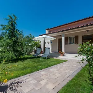 Ferienhaus Mattiuzi, Nedeščina